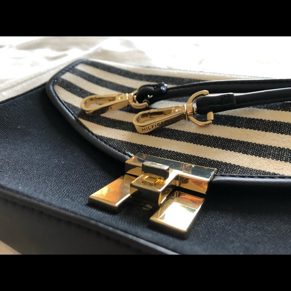 Tommy Hilfiger Striped crossbody bag - Picture 7 of 9